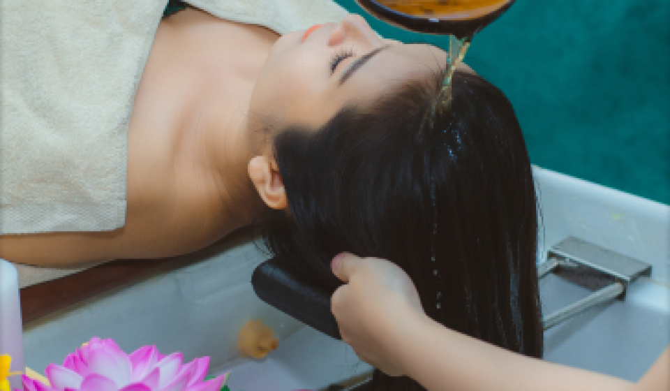 Gội đầu kết hợp ngâm chân massage 2 trong 1